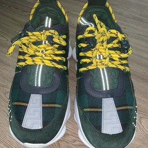 Versace chain reaction